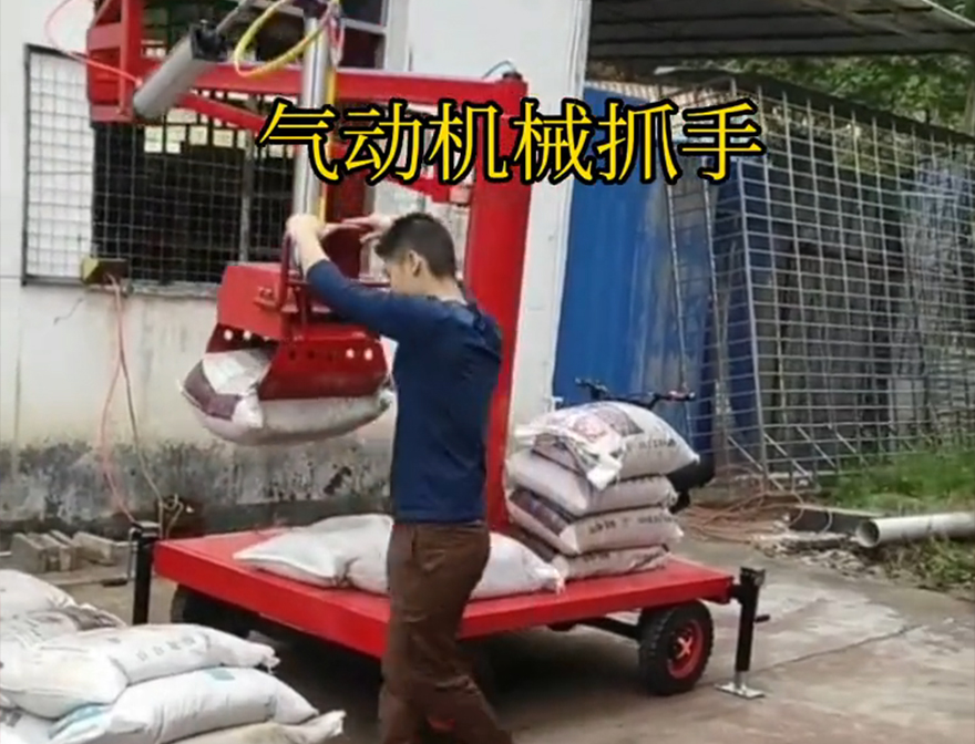 花莲市机械抓手机械抓手饲料抓袋机花莲市气动助力机械臂操作方便吗码垛卸货神器花莲市本地花莲市气动吊砖